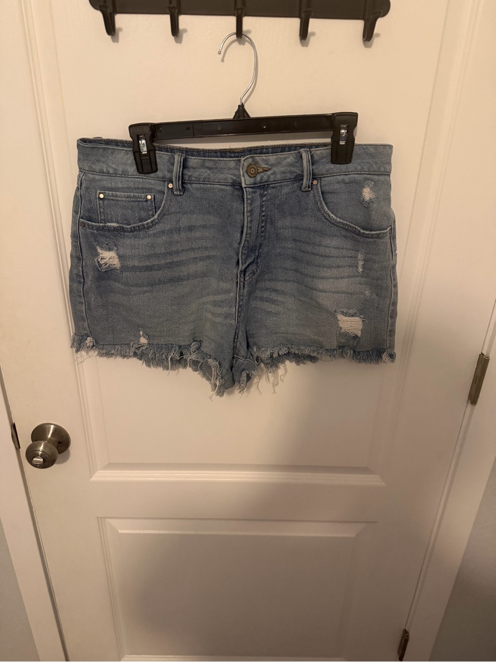 SoundStyle Light Wash Distressed Denim Jean Shorts for Women